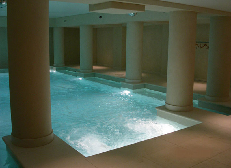 Natural stone swimming pool